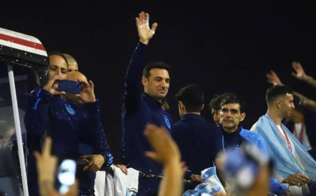 mk体育APP-斯卡洛尼长篇采访①：决赛一度折磨，至今没看录像